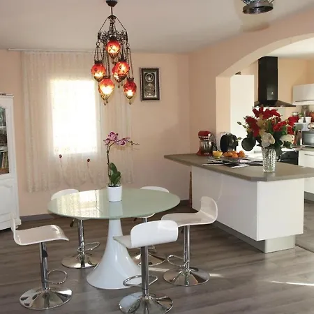 4 Bedroom Amazing In Les Angles Les Angles (Gard)