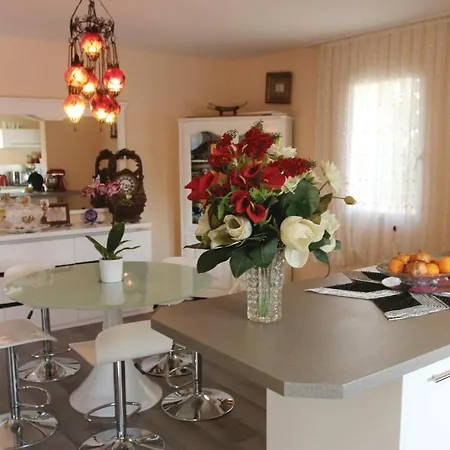 4 Bedroom Amazing In Les Angles Casa vacanze