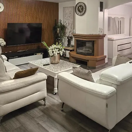 Casa vacanze 4 Bedroom Amazing In Les Angles *