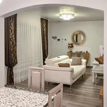 4 Bedroom Amazing In Les Angles Casa vacanze *